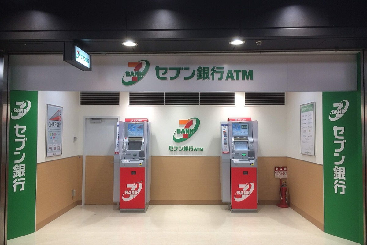 大阪地下街的 Seven Bank ATM，可用海外卡提領日圓，是日本換匯以外的現金管道