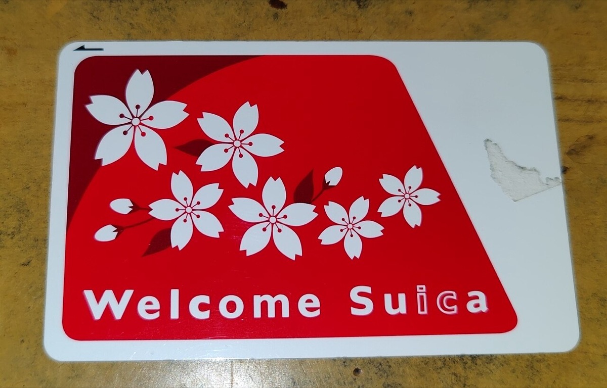 印有櫻花圖案的Welcome Suica西瓜卡實體卡,訪日旅客專用的日本交通卡