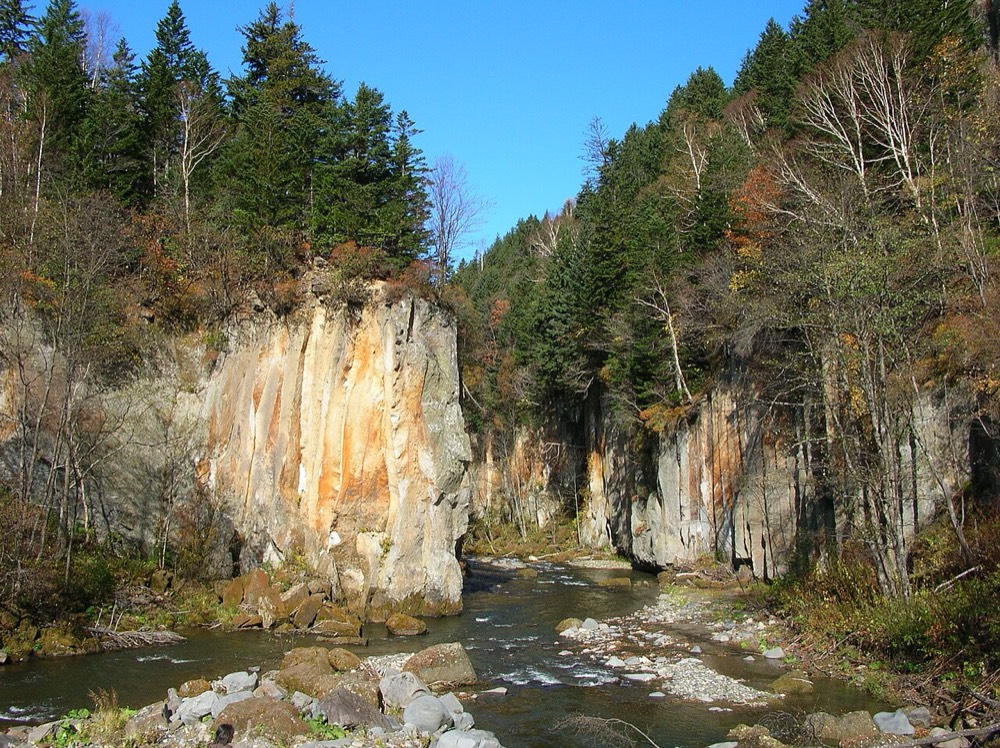 The gorge at Ohako in Sounkyo, with scattered autumn color in the trees by the rock wall