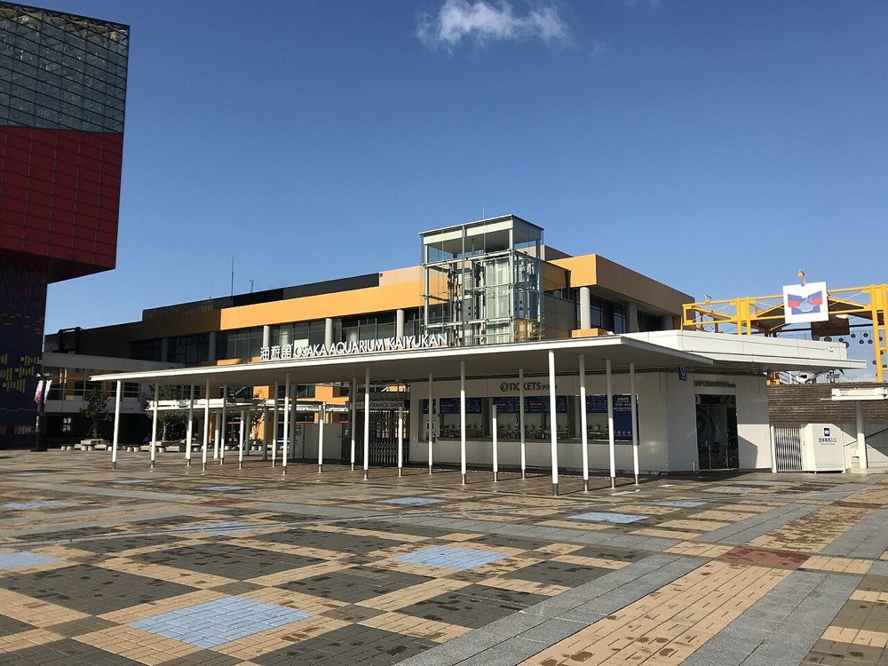 The entrance and ticket area of Kaiyukan