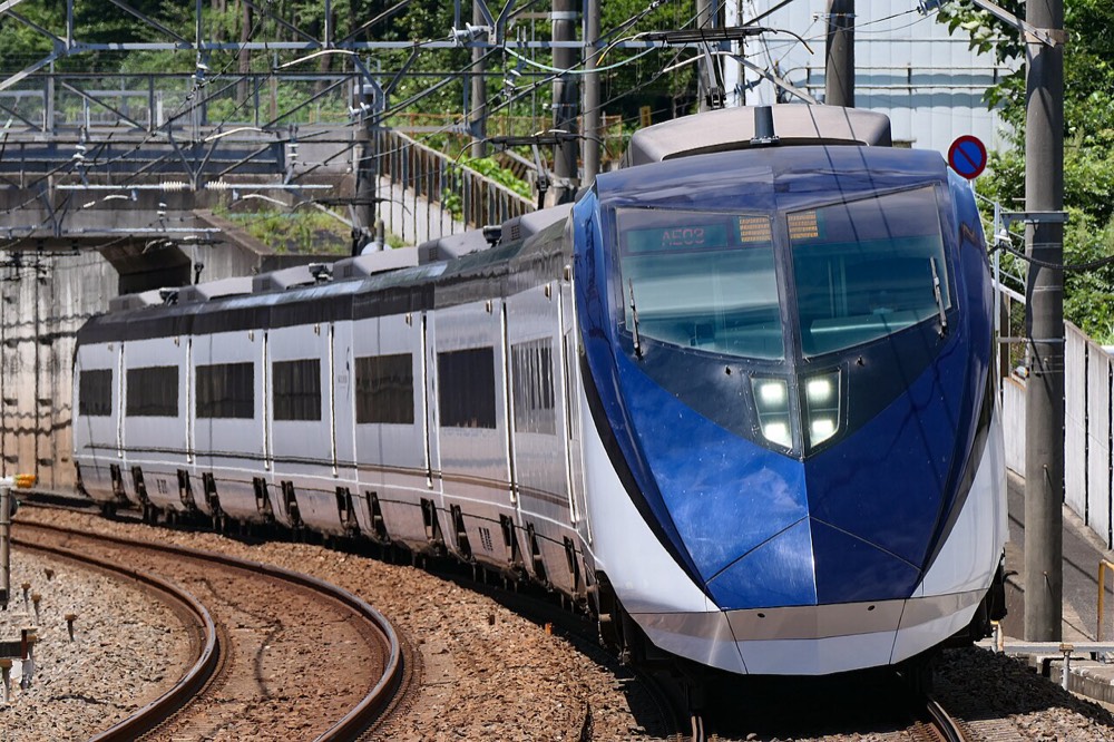 A Keisei Skyliner AE-series train