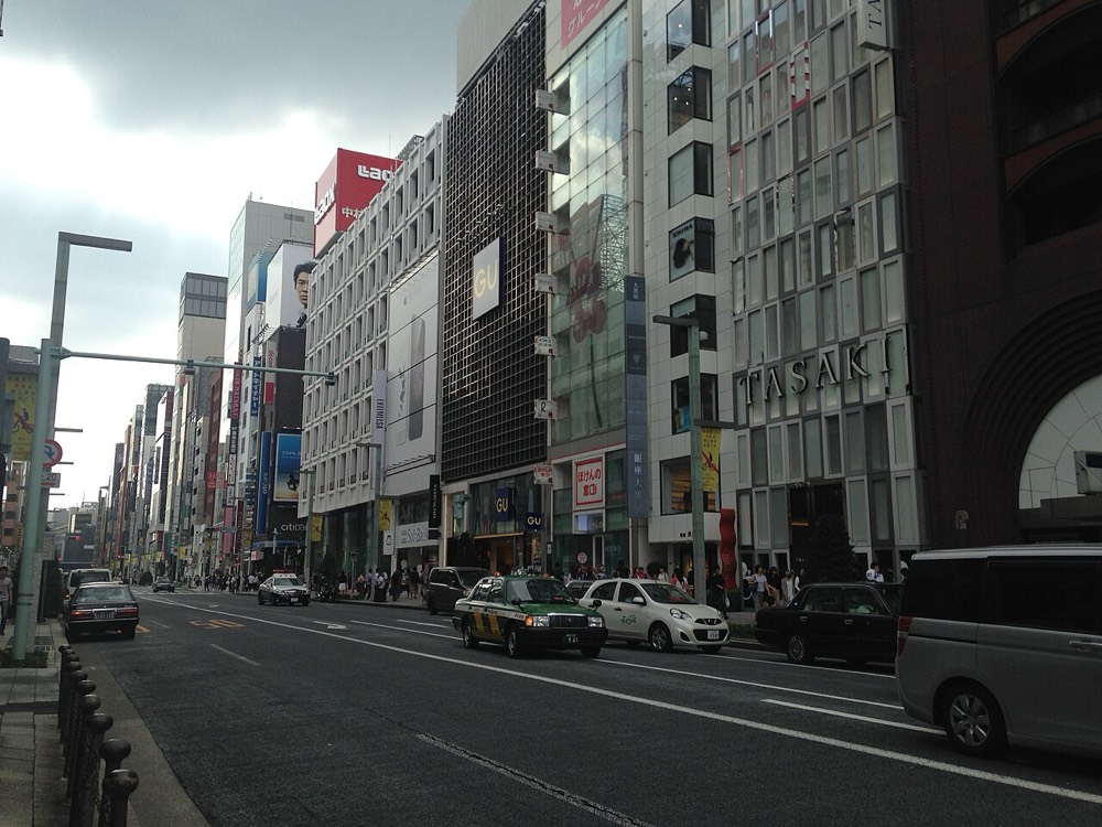 View toward Chuo-dori from the Ginza 4-chome crossing