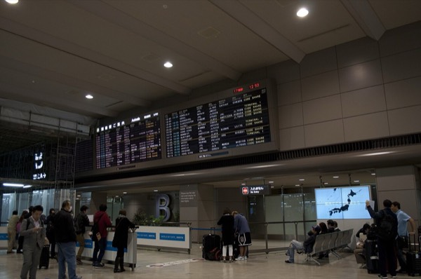 旅客完成 Visit Japan Web 入境與海關手續後走出的成田機場第2航廈入境大廳